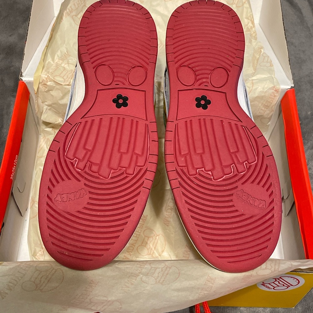 VandyThePink Original Burger Dunks - Picture 3 of 4
